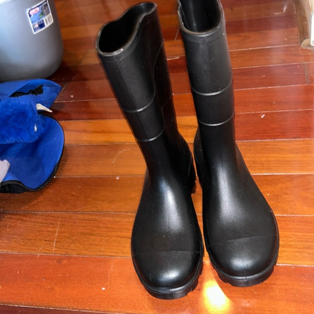 Rain boots